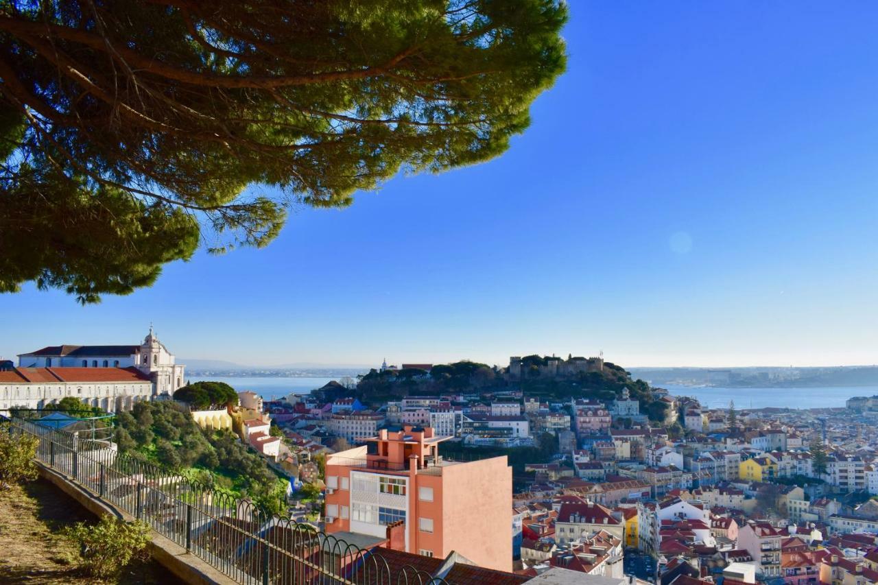 Aesthetic Riverview Apartment In Historical Lissabon Exterior foto