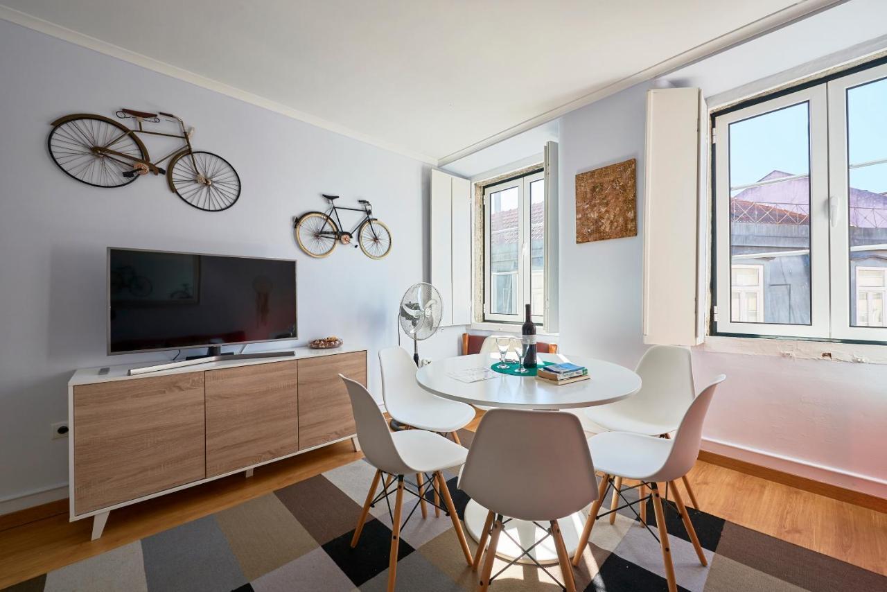 Aesthetic Riverview Apartment In Historical Lissabon Exterior foto