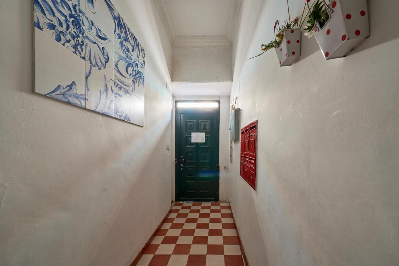 Aesthetic Riverview Apartment In Historical Lissabon Exterior foto