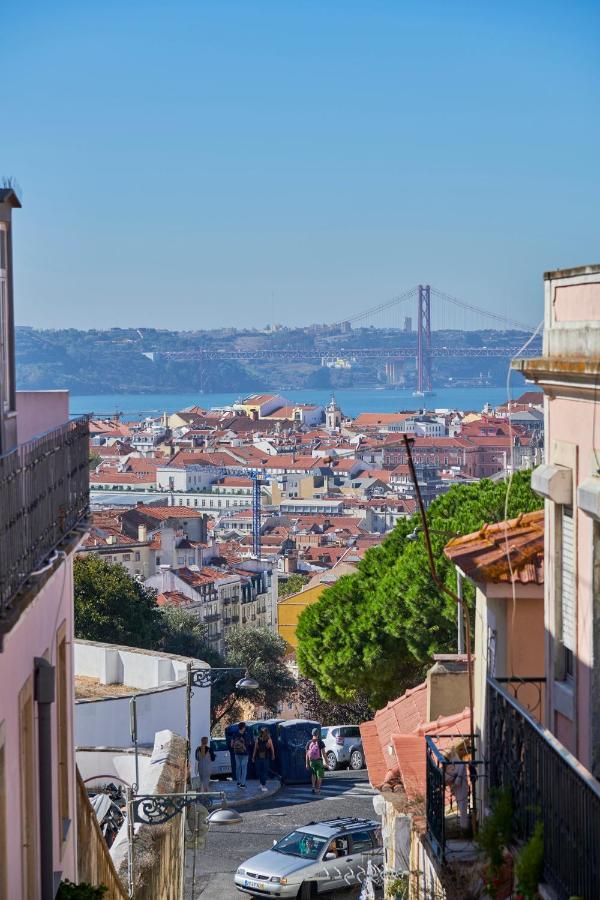 Aesthetic Riverview Apartment In Historical Lissabon Exterior foto