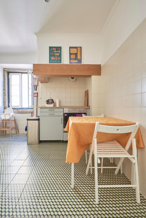 Aesthetic Riverview Apartment In Historical Lissabon Exterior foto