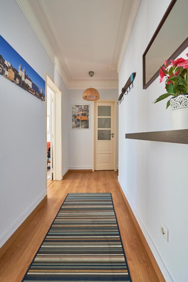 Aesthetic Riverview Apartment In Historical Lissabon Exterior foto