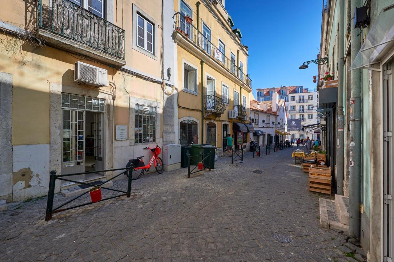 Aesthetic Riverview Apartment In Historical Lissabon Exterior foto