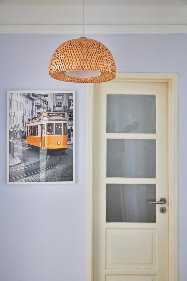 Aesthetic Riverview Apartment In Historical Lissabon Exterior foto