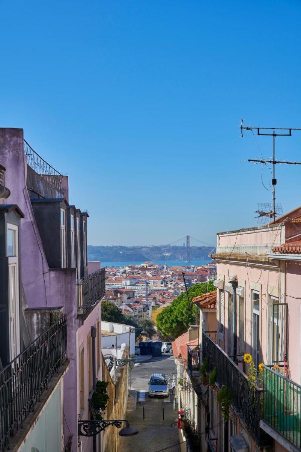 Aesthetic Riverview Apartment In Historical Lissabon Exterior foto