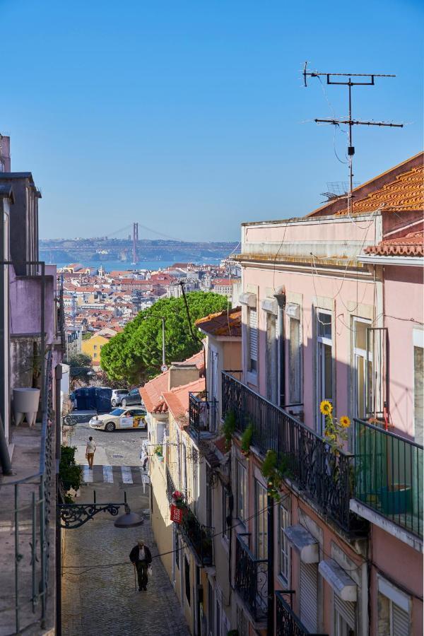 Aesthetic Riverview Apartment In Historical Lissabon Exterior foto